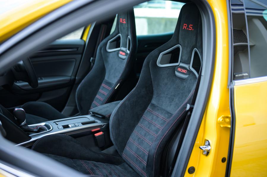Интерьер Renault Megane R.S. Trophy 2018 года  (JP) (фото 8 из 34)